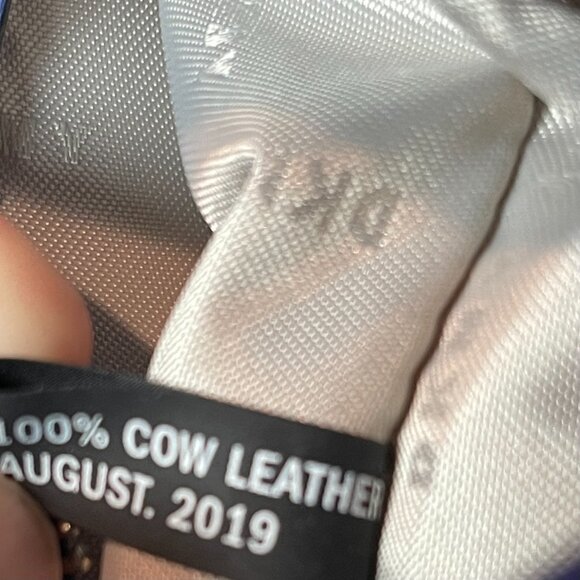 DKNY Sutton Leather Bryant Medium Zippered Tote Bag - Picture 9 of 9